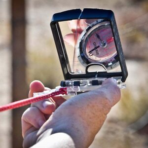 Suunto Tinder pouch: fire steel, flint and char cloth